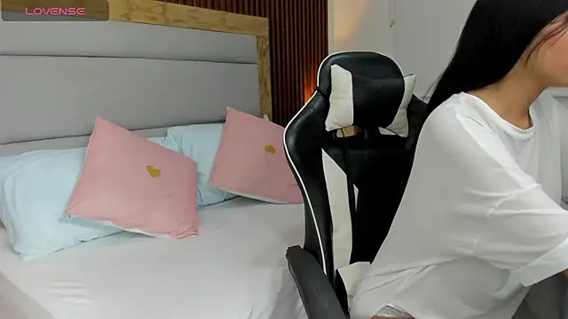 Snapshot of nahiaras_herz chatting on 10-21-25, 12:17 nahiaras herz online show from 10-21-25, 12:17