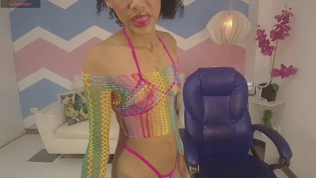 Snapshot of adisson_petite1 chatting on 10-01-25, 11:22 adisson petite1 online show from 10-01-25, 11:22