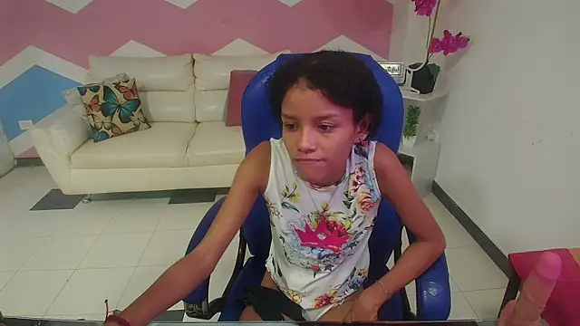 Snapshot of adisson_petite1 chatting on 10-03-25, 11:46 adisson petite1 online show from 10-03-25, 11:46