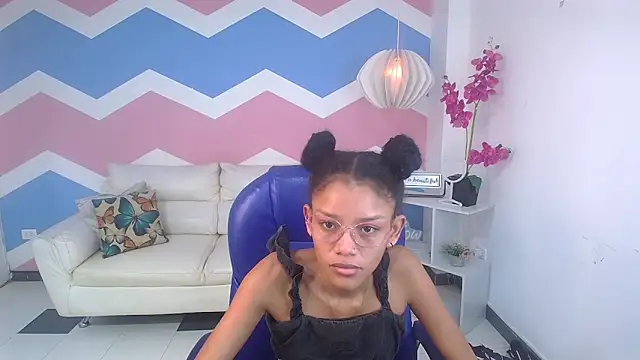 Snapshot of adisson_petite1 chatting on 10-06-25, 12:24 adisson petite1 online show from 10-06-25, 12:24