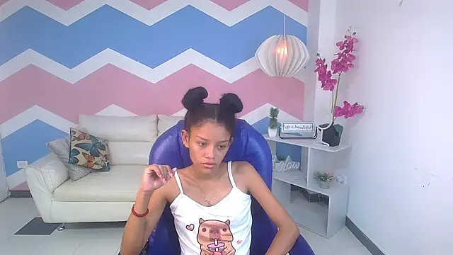 Snapshot of adisson_petite1 chatting on 10-07-25, 12:24 adisson petite1 online show from 10-07-25, 12:24