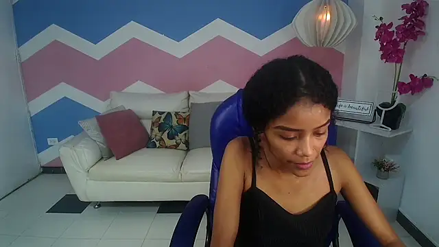 Snapshot of adisson_petite1 chatting on 10-12-25, 05:12 adisson petite1 online show from 10-12-25, 05:12