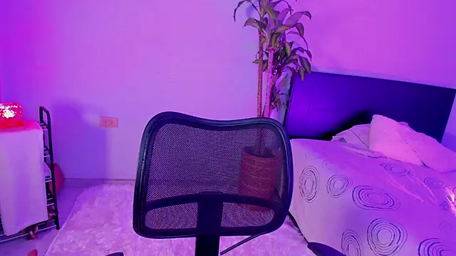 Snapshot of Ivy_Foox_ chatting on 11-05-25, 08:53 Ivy Foox online show from 11-05-25, 08:53