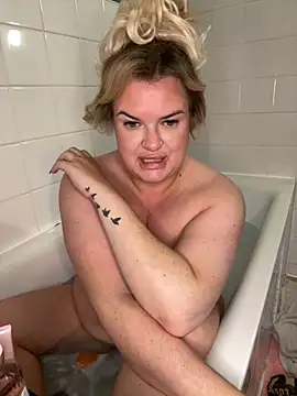 MrsBlazeXX online show from 09-29-25, 10:47