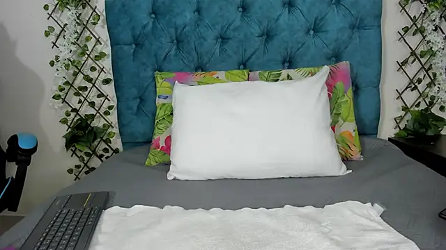 Snapshot of violett__rousee chatting on 10-06-25, 02:36 violett rousee online show from 10-06-25, 02:36