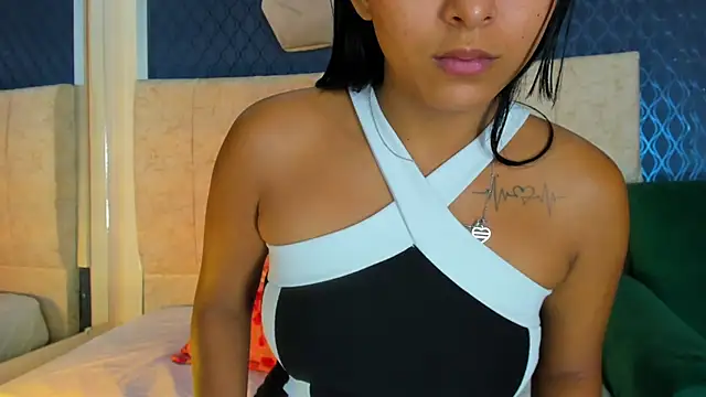 Snapshot of violett__rousee chatting on 10-16-25, 04:19 violett rousee online show from 10-16-25, 04:19