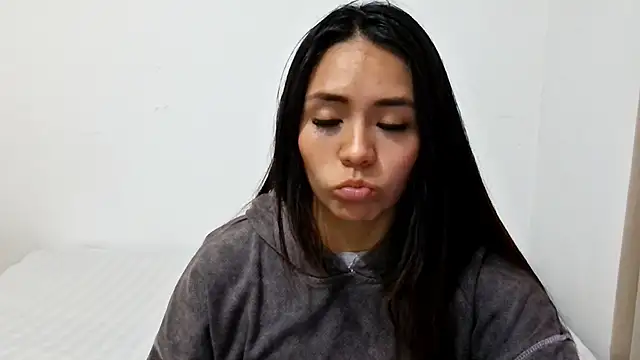 Snapshot of BellaBliss123 chatting on 10-03-25, 11:02 BellaBliss123 online show from 10-03-25, 11:02