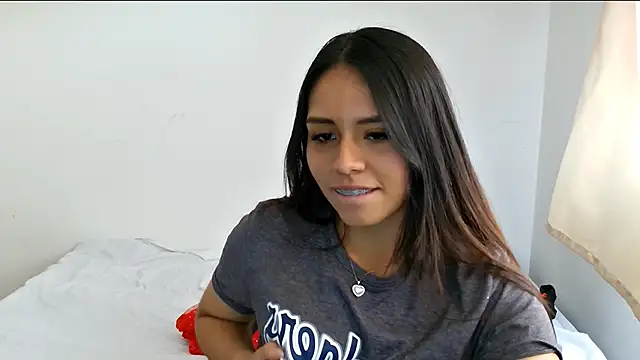 Snapshot of BellaBliss123 chatting on 10-19-25, 06:52 BellaBliss123 online show from 10-19-25, 06:52