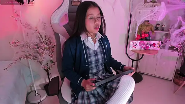 Snapshot of Zoe_Skyler chatting on 10-29-25, 05:14 Zoe Skyler online show from 10-29-25, 05:14