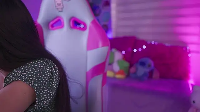 Snapshot of Zoe_Skyler chatting on 11-19-25, 02:28 Zoe Skyler online show from 11-19-25, 02:28