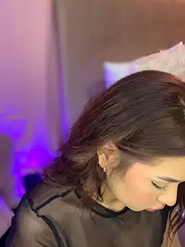 Snapshot of Mia_Valmont chatting on 10-23-25, 11:42 Mia Valmont online show from 10-23-25, 11:42