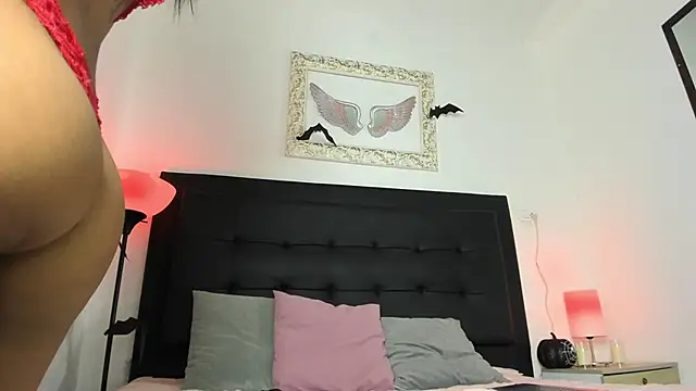 Nyra 18 online show from 10-18-25, 09:04