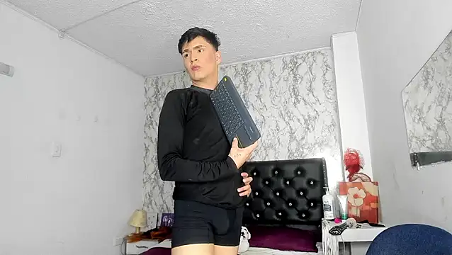 Aaron Foxxx online show from 11-15-25, 01:47