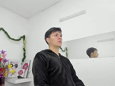 Aaron Foxxx online show from 12-22-25, 12:24