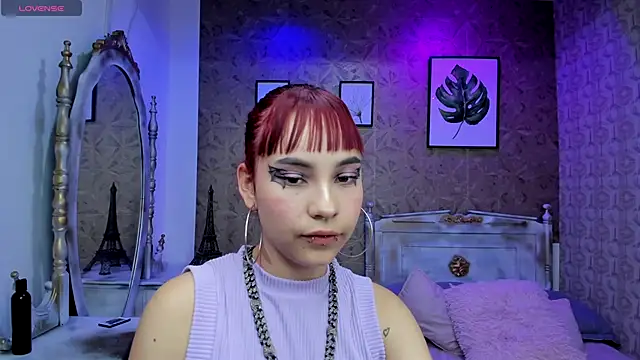 Snapshot of Megane_whitte chatting on 10-05-25, 04:00 Megane whitte online show from 10-05-25, 04:00