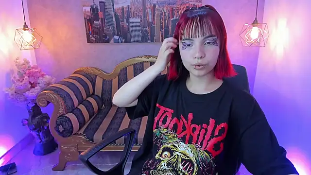 Snapshot of Megane_whitte chatting on 10-26-25, 03:18 Megane whitte online show from 10-26-25, 03:18