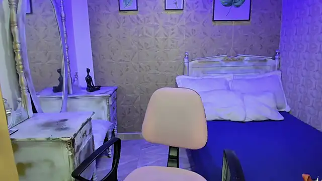 Megane whitte online show from 12-21-25, 03:02