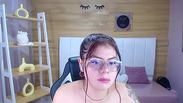 Snapshot of draviana_a_ chatting on 10-09-25, 03:37 draviana a online show from 10-09-25, 03:37