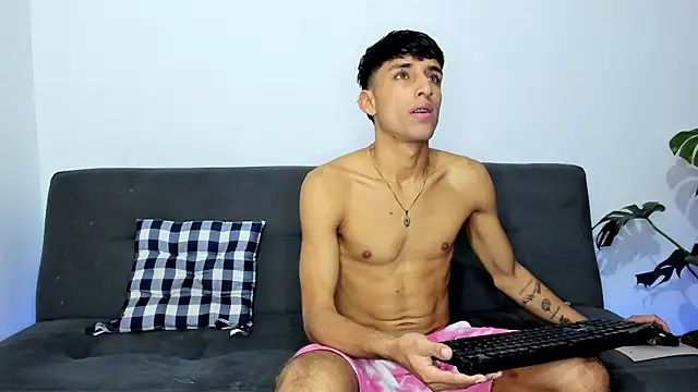 Snapshot of joe_foxx chatting on 10-20-25, 03:29 joe foxx online show from 10-20-25, 03:29