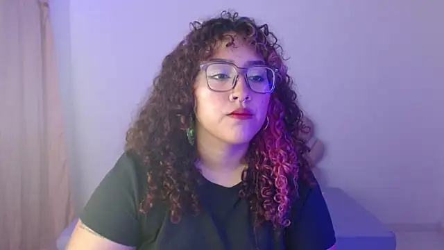 Snapshot of BlueeVelvet chatting on 09-26-25, 07:40 BlueeVelvet online show from 09-26-25, 07:40