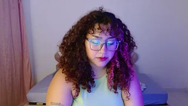 Snapshot of BlueeVelvet chatting on 09-28-25, 12:49 BlueeVelvet online show from 09-28-25, 12:49