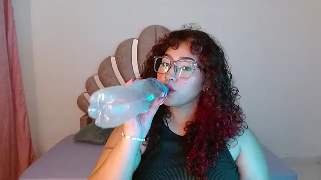 Snapshot of BlueeVelvet chatting on 09-29-25, 02:16 BlueeVelvet online show from 09-29-25, 02:16