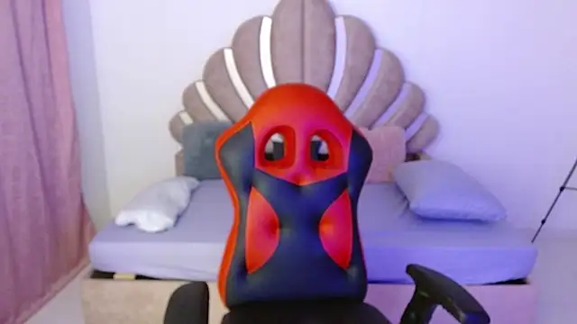 Snapshot of BlueeVelvet chatting on 10-04-25, 02:09 BlueeVelvet online show from 10-04-25, 02:09