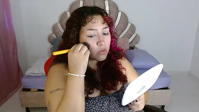 Snapshot of BlueeVelvet chatting on 10-04-25, 05:55 BlueeVelvet online show from 10-04-25, 05:55