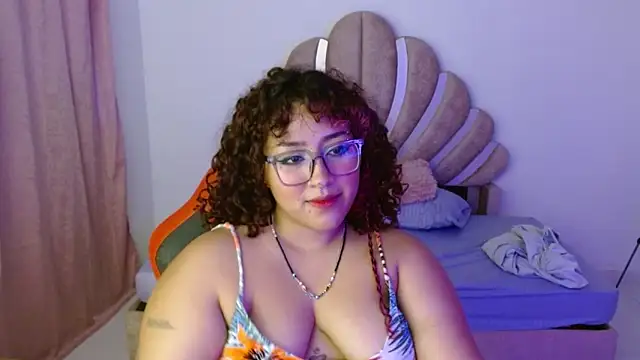 Snapshot of BlueeVelvet chatting on 10-07-25, 10:18 BlueeVelvet online show from 10-07-25, 10:18