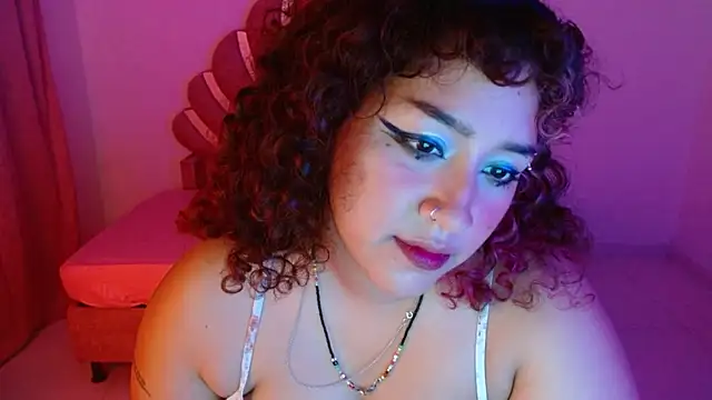 Snapshot of BlueeVelvet chatting on 10-21-25, 11:27 BlueeVelvet online show from 10-21-25, 11:27