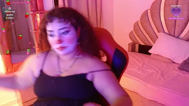 Snapshot of BlueeVelvet chatting on 10-31-25, 10:44 BlueeVelvet online show from 10-31-25, 10:44