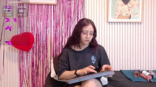 Snapshot of Abrilmirren chatting on 02-19-26, 11:06 Abrilmirren online show from 02-19-26, 11:06