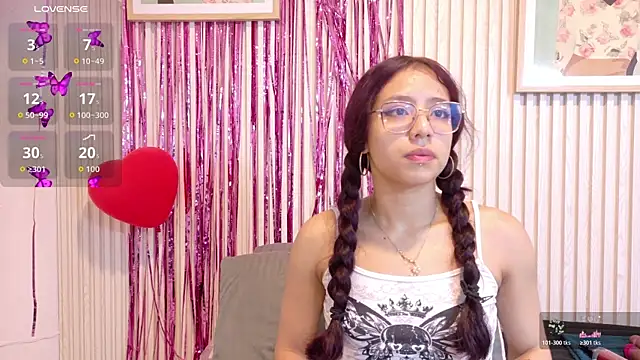 Snapshot of Abrilmirren chatting on 02-25-26, 11:20 Abrilmirren online show from 02-25-26, 11:20