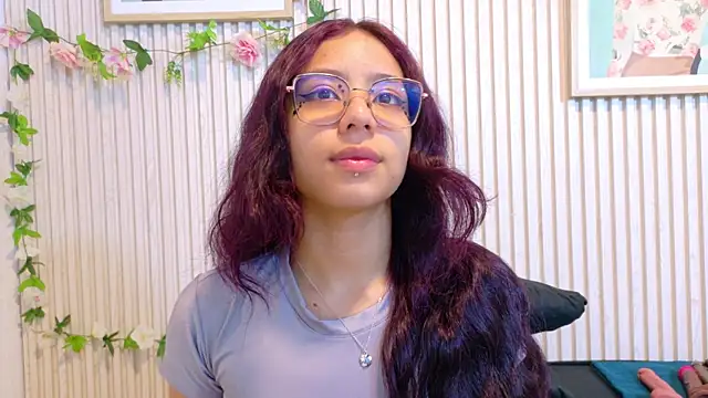 Snapshot of Abrilmirren chatting on 03-27-26, 11:10 Abrilmirren online show from 03-27-26, 11:10