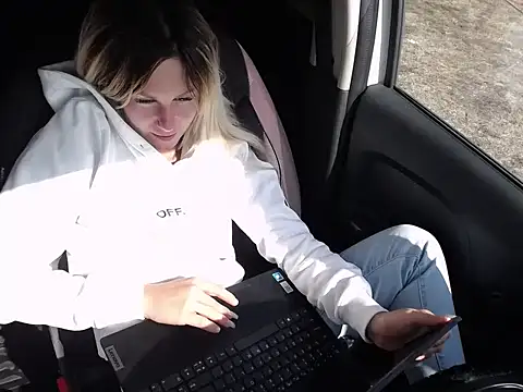 BellaNoir26 online show from 09-25-25, 08:40