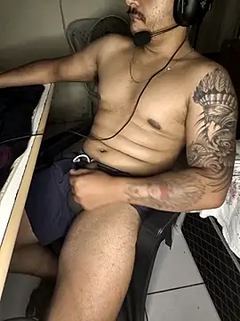 Snapshot of gtzmoreno chatting on 03-10-26, 06:18 gtzmoreno online show from 03-10-26, 06:18