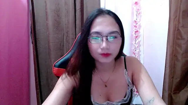 Snapshot of pinayscarlet chatting on 10-12-25, 11:42 pinayscarlet online show from 10-12-25, 11:42