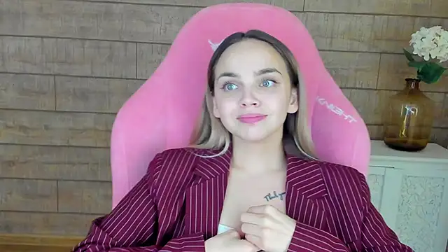 Snapshot of AnitaVenture chatting on 09-27-25, 04:23 AnitaVenture online show from 09-27-25, 04:23