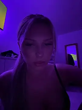 blondeeee online show from 12-17-25, 05:52