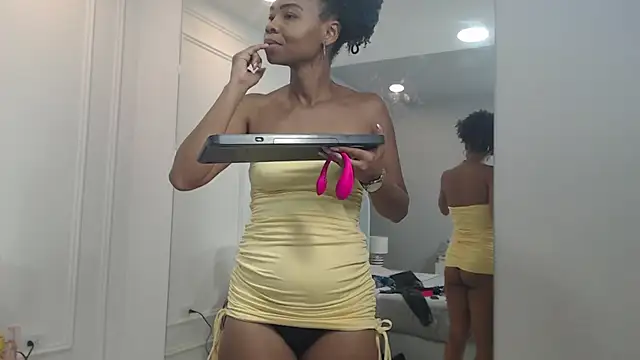 Snapshot of ChantalGarner chatting on 10-13-25, 01:22 ChantalGarner online show from 10-13-25, 01:22