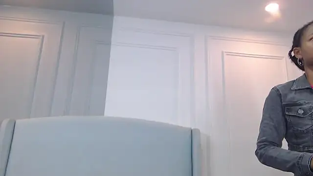 Snapshot of ChantalGarner chatting on 11-18-25, 02:21 ChantalGarner online show from 11-18-25, 02:21