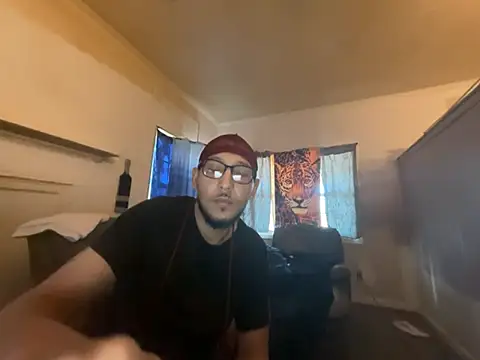 Snapshot of ThrowedWorldWide chatting on 02-12-26, 02:23 ThrowedWorldWide online show from 02-12-26, 02:23