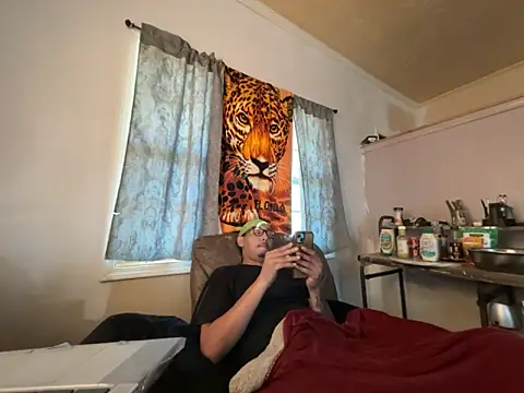 Snapshot of ThrowedWorldWide chatting on 03-13-26, 02:12 ThrowedWorldWide online show from 03-13-26, 02:12