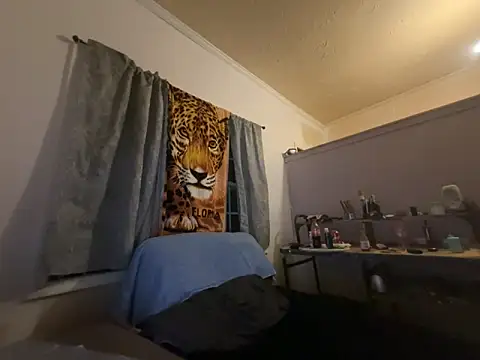 Snapshot of ThrowedWorldWide chatting on 03-18-26, 12:36 ThrowedWorldWide online show from 03-18-26, 12:36