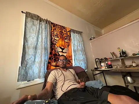 Snapshot of ThrowedWorldWide chatting on 03-18-26, 03:15 ThrowedWorldWide online show from 03-18-26, 03:15