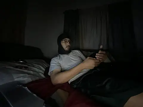 Snapshot of ThrowedWorldWide chatting on 04-14-26, 07:03 ThrowedWorldWide online show from 04-14-26, 07:03