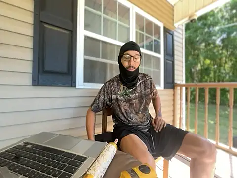 Snapshot of ThrowedWorldWide chatting on 04-15-26, 03:19 ThrowedWorldWide online show from 04-15-26, 03:19