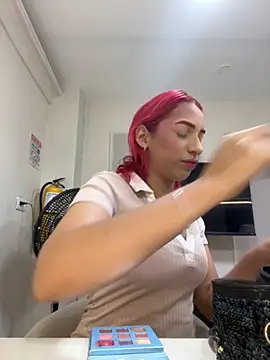 Snapshot of theladymonserrateshow chatting on 11-05-25, 12:05 theladymonserrateshow online show from 11-05-25, 12:05