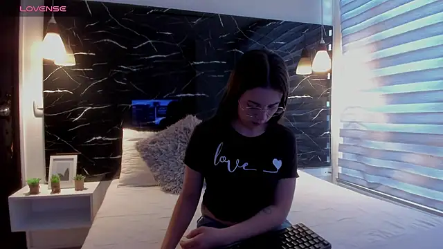 ZOE LE online show from 10-21-25, 11:44