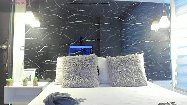 ZOE LE online show from 02-02-26, 11:42